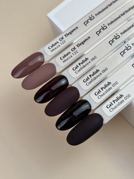 PNB Shock Effect Gel-Lack auf Nagel-Tip in Schwarz-Weiß-Marmoroptik – auffälliges Naildesign mit Mischeffekt