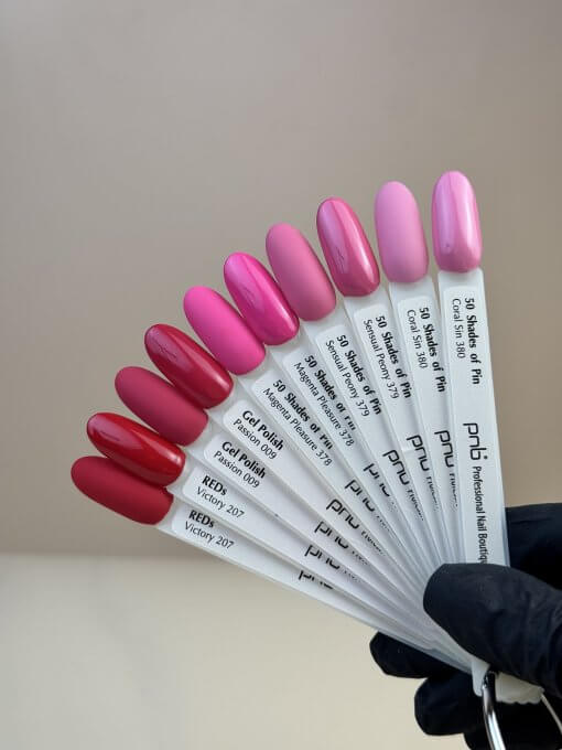 PNB Gel-Lacke in Rot- und Pinktönen auf Nagel-Tips – Victory 207, Passion 009, Magenta Pleasure 378, Sensual Energy 379, Coral Sin 380