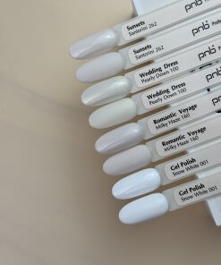 PNB Gel-Lacke in Weiß- und Perlweiß-Nuancen auf Nagel-Tips – Santorini 262, Pearly Down 100, Milky Haze 160, Snow White 001