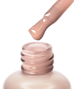 Nahaufnahme eines Pinsels mit Gold Peach Camouflage Base Gel von PNB – UV/LED-härtend mit feinem Goldglanz