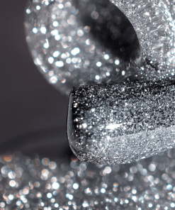 Detailaufnahme des Shock Effect 01 Silver mit Glitzereffekt auf Pinsel – PNB UV/LED Gellack