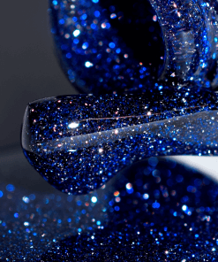 Makroaufnahme: PNB Shock Effect 04 Ultramarine – UV/LED Gellack mit kräftigem Blauton und Glitzer