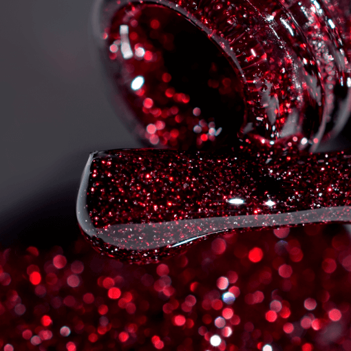 Makroaufnahme PNB Shock Effect 08 Burgundy – UV/LED Gel Polish mit Burgunderglanz und Glitzer