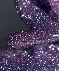 Makroaufnahme des PNB Shock Effect 11 Purple – lilaner Glitzer-Gel Polish auf Pinsel