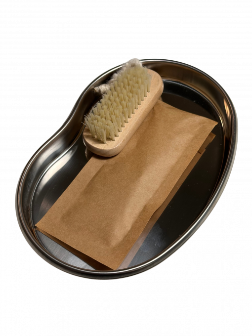 Nail Tray aus Edelstahl mit Nagelbürste und Hygienebeutel – Studiozubehör Größe L