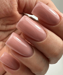 PNB Gel Polish 005 Tender Nude-Rosé auf Nägeln – elegante Maniküre