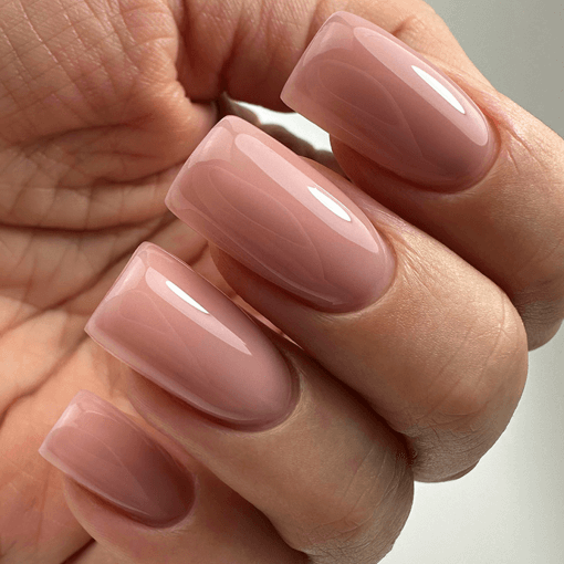 PNB Gel Polish 005 Tender Nude-Rosé auf Nägeln – elegante Maniküre