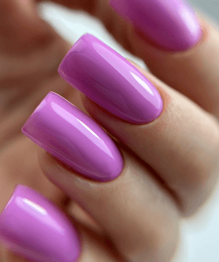 PNB Gel Polish 007 Flowery aufgetragen auf Nägeln – kräftiger Pink-Lila Gel-Lack