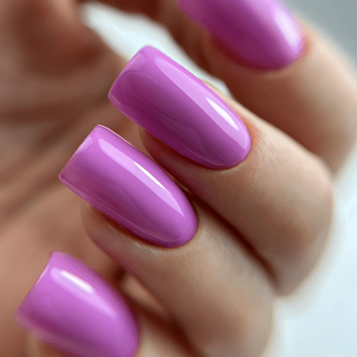 PNB Gel Polish 007 Flowery aufgetragen auf Nägeln – kräftiger Pink-Lila Gel-Lack
