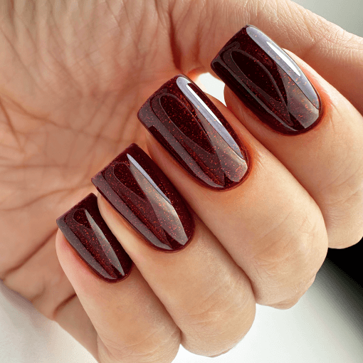 UV/LED Gel Polish PNB 108 Mystic Love – Dunkelroter Gel-Lack mit Glitzer auf Nägeln