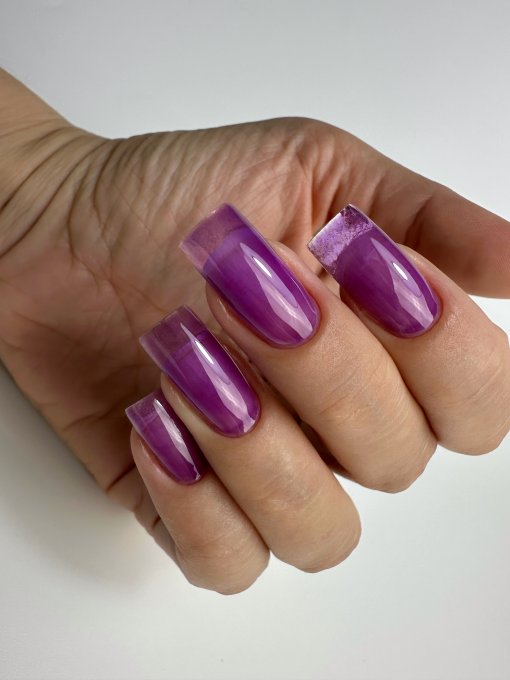 PNB UV/LED Gel Polish Illusion 2.0 06 Violett – Glas-Effekt auf Nägeln, Handfoto