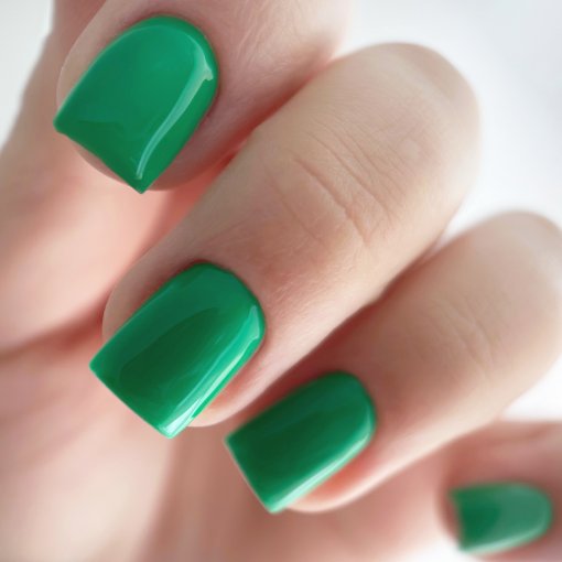 PNB Gel Polish 352 Zen – Maniküre in Grün