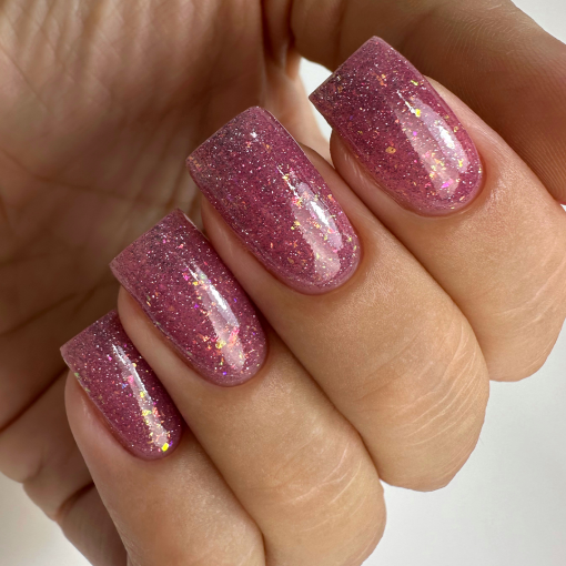 PNB Gel Polish 373 Uncontrollable Desire auf Nägeln – glamouröse Maniküre